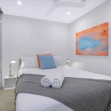 Bright Cbd 2 Bedroom Resort-style Escape *