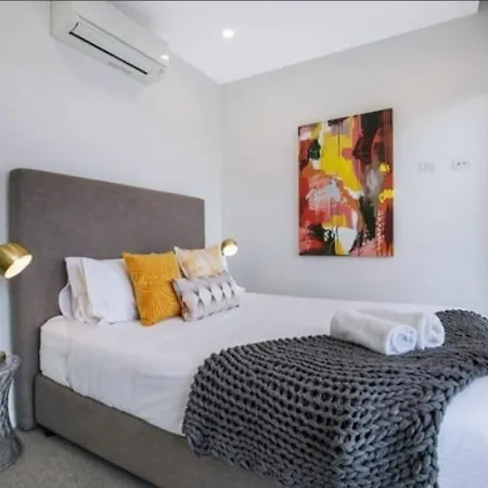 Bright Cbd 2 Bedroom Resort-style Escape *