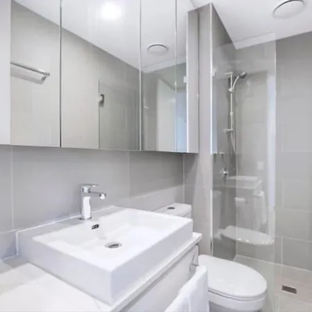 Bright Cbd 2 Bedroom Resort-style Escape Apartment