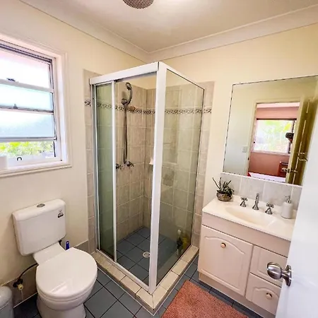 Vista Air Conditioned Dream Castle Youth Guest house Brisbane