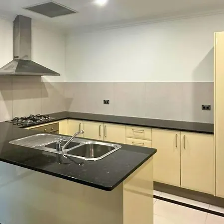 Sophisticated 3br At Brisbane