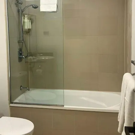 Apartment Luxury 2 Bedroom Retreat With Pool And Gym Access Brisbane