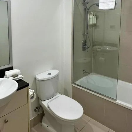 Luxury 2 Bedroom Retreat With Pool And Gym Access Apartment Brisbane