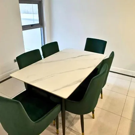 Apartment Sophisticated 3br At Brisbane
