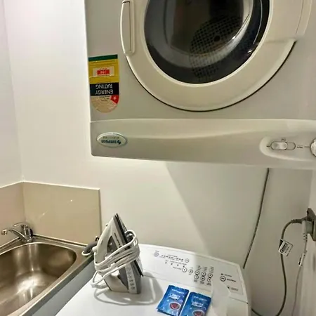 Luxury 2 Bedroom Retreat With Pool And Gym Access Apartment Brisbane