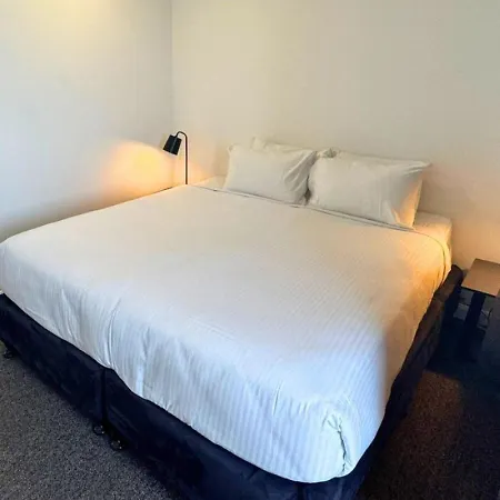Apartment Contemporary 3br Getaway In Cbd *