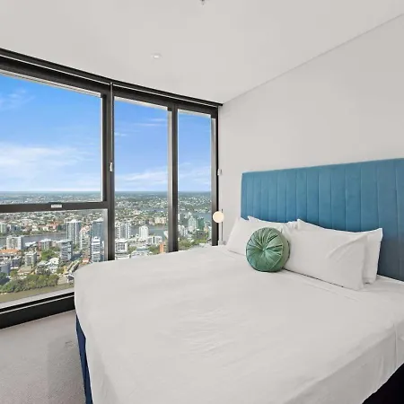 1 Bedroom Sky High Escape With Stunning Views Apartment *