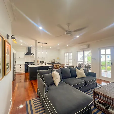 4bdr Queenslander With Pool Near Manly Esplanade Holiday home