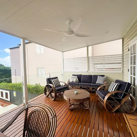4bdr Queenslander With Pool Near Manly Esplanade *