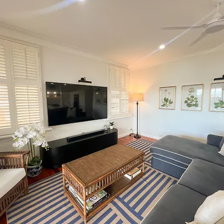 4bdr Queenslander With Pool Near Manly Esplanade Holiday home *