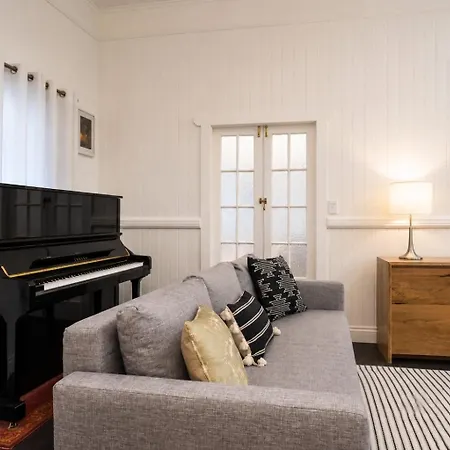 Stylish With Pool, Close Suncorp Stadium, Cbd