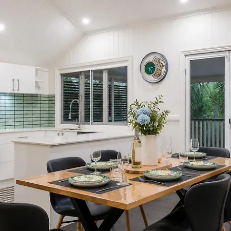 Stylish With Pool, Close Suncorp Stadium, Cbd