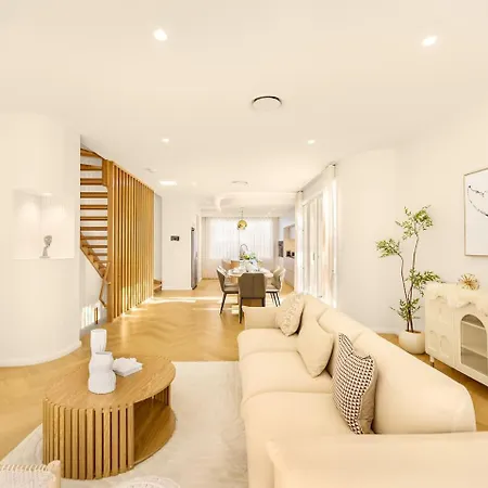 Brand-new 4br Luxury Living Near Airport And Mall Holiday home