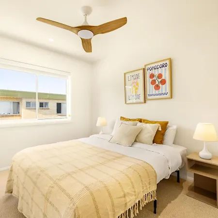 Brand-new 4br Luxury Living Near Airport And Mall