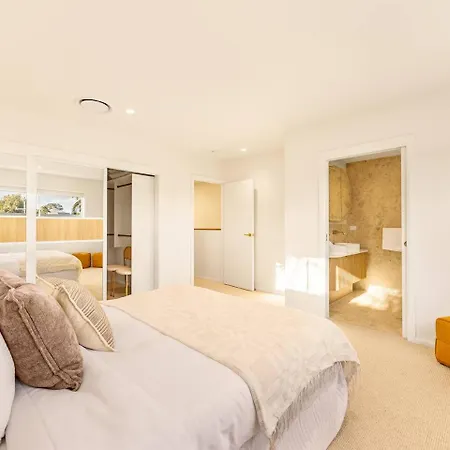 Brand-new 4br Luxury Living Near Airport And Mall Holiday home Brisbane