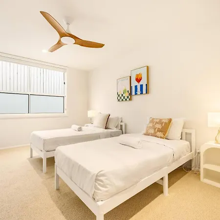 Brand-new 4br Luxury Living Near Airport And Mall Holiday home