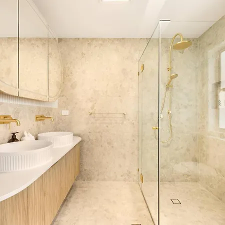 Brand-new 4br Luxury Living Near Airport And Mall Holiday home *