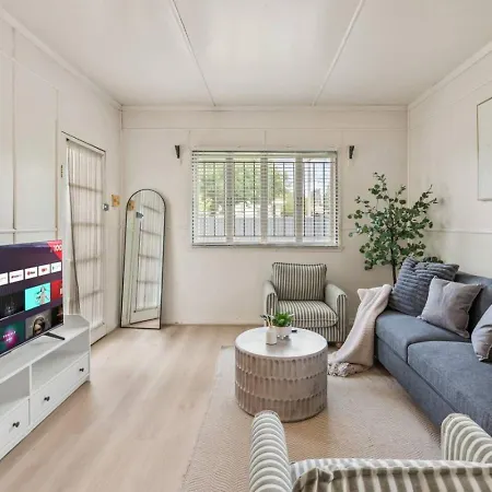 Budget Friendly For 7 Two Minutes Walk To Train Holiday home