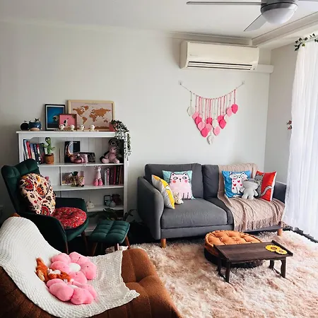 Welcoming Cozy For Female Only