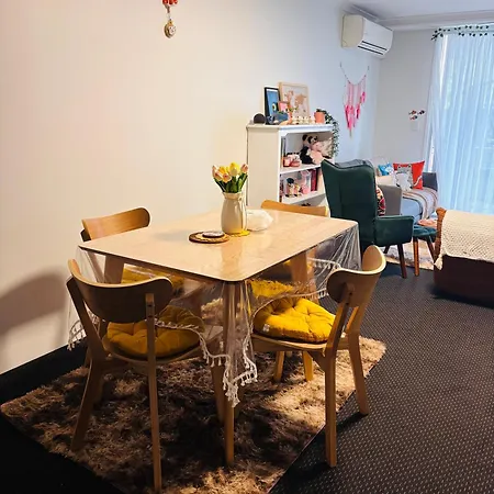 Welcoming Cozy For Female Only Homestay