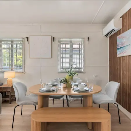 Holiday home Budget Friendly For 7 Two Minutes Walk To Train *