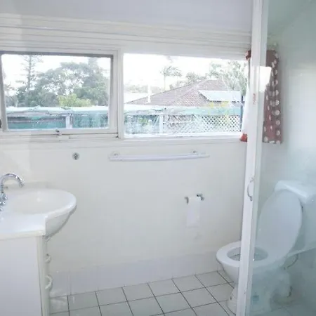 Large Private One Bedroom Unit Brisbane