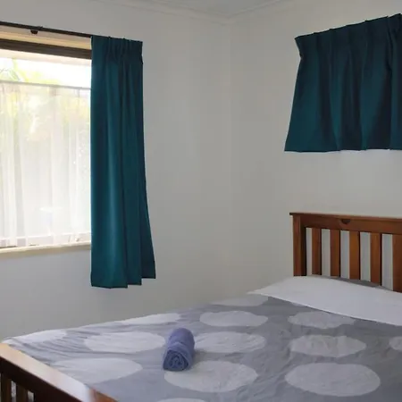 Cozy 4 Bedroom House In Sunnybank Hills Holiday home *