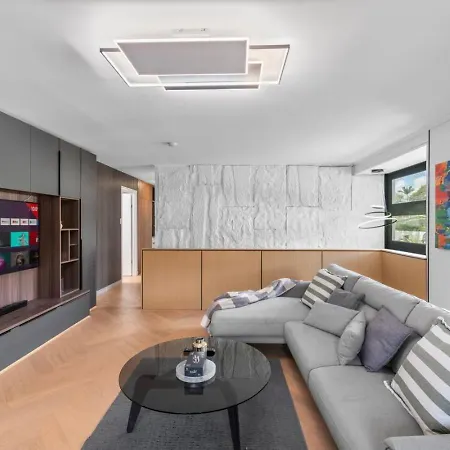 Brand New Modern Comfort Study And Gym Holiday home Brisbane