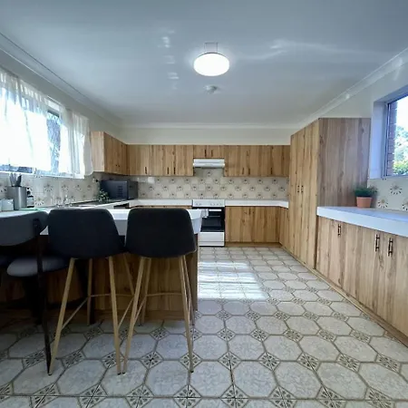 Great Value In Robertson 5 Mins To Shops Holiday home *