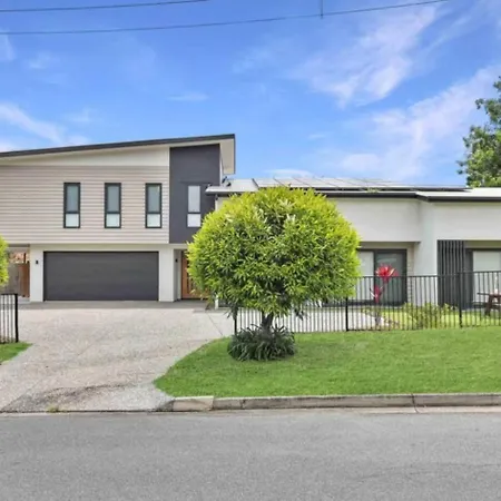 Homestay Modern With Garden Views In Shared - *