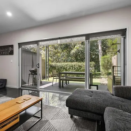 Spacious 3 Bedroom Townhouse In Prime Location! * Brisbane