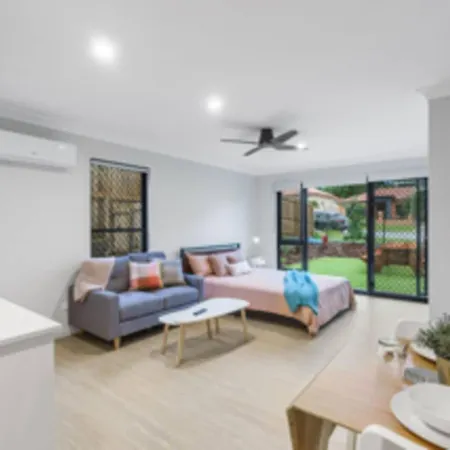 Homestay Modern With Garden Views In Shared - Brisbane