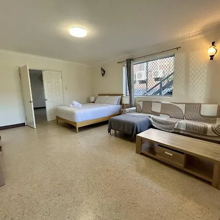 Great Value In Robertson 5 Mins To Shops Holiday home *