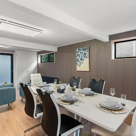 Holiday home Brand New Modern Comfort Study And Gym *