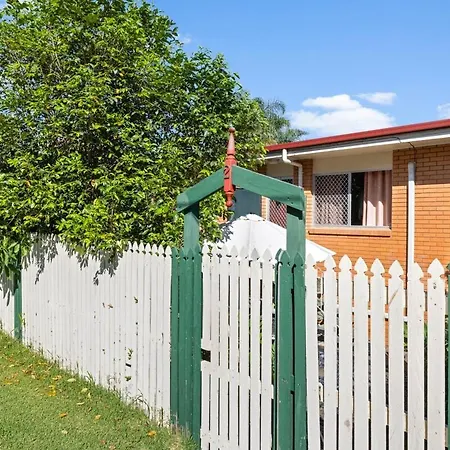 Beautiful 2 Bedroom Unit In Prime Location! *