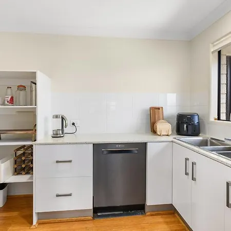 Holiday home Bayside Mansion Sleeps 14 Pool Sauna Kids Brisbane