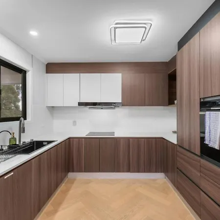 Holiday home Brand New Modern Comfort Study And Gym *