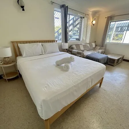 Great Value In Robertson 5 Mins To Shops Holiday home Brisbane