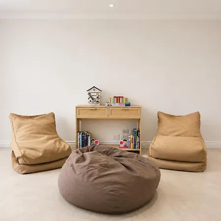 6 Beds Stylish Home In Coorparoo, 10 Mins To Cbd Holiday home *
