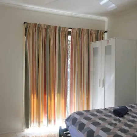 Cozy 4 Bedroom House In Sunnybank Hills *