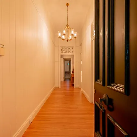 Lux St Rooftop Holiday home