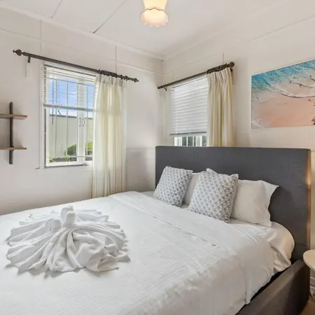 Budget Friendly For 7 Two Minutes Walk To Train Holiday home *