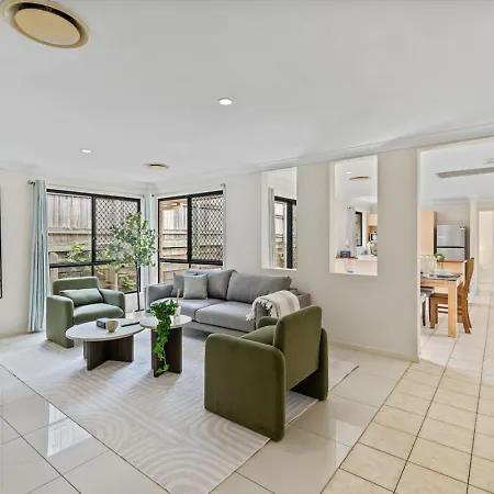 Affordable 4 Bedroom 2 Bathroom Family With Air Conditioning Brisbane