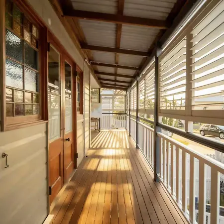House Of Fairy Wren -charming Queenslander Mins Drive To Cbd And Gabba Stadium! -