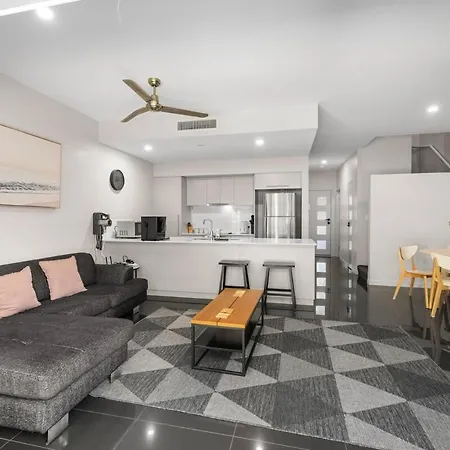 Holiday home Spacious 3 Bedroom Townhouse In Prime Location! Brisbane