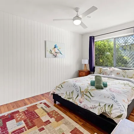 Beautiful 2 Bedroom Unit In Prime Location! * Brisbane