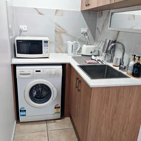 The On Morden - Private Ensuite Guest house