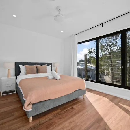 Comfortable 4 Bedroom Family With 3 Bathrooms And Air Conditioning Holiday home *
