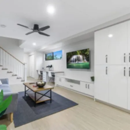 Modern With Garden Views In Shared - Homestay