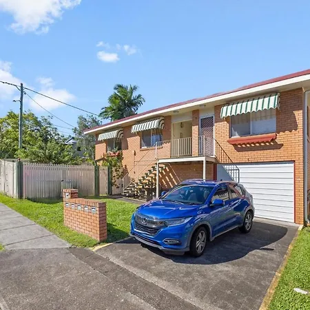 Beautiful 2 Bedroom Unit In Prime Location! Brisbane